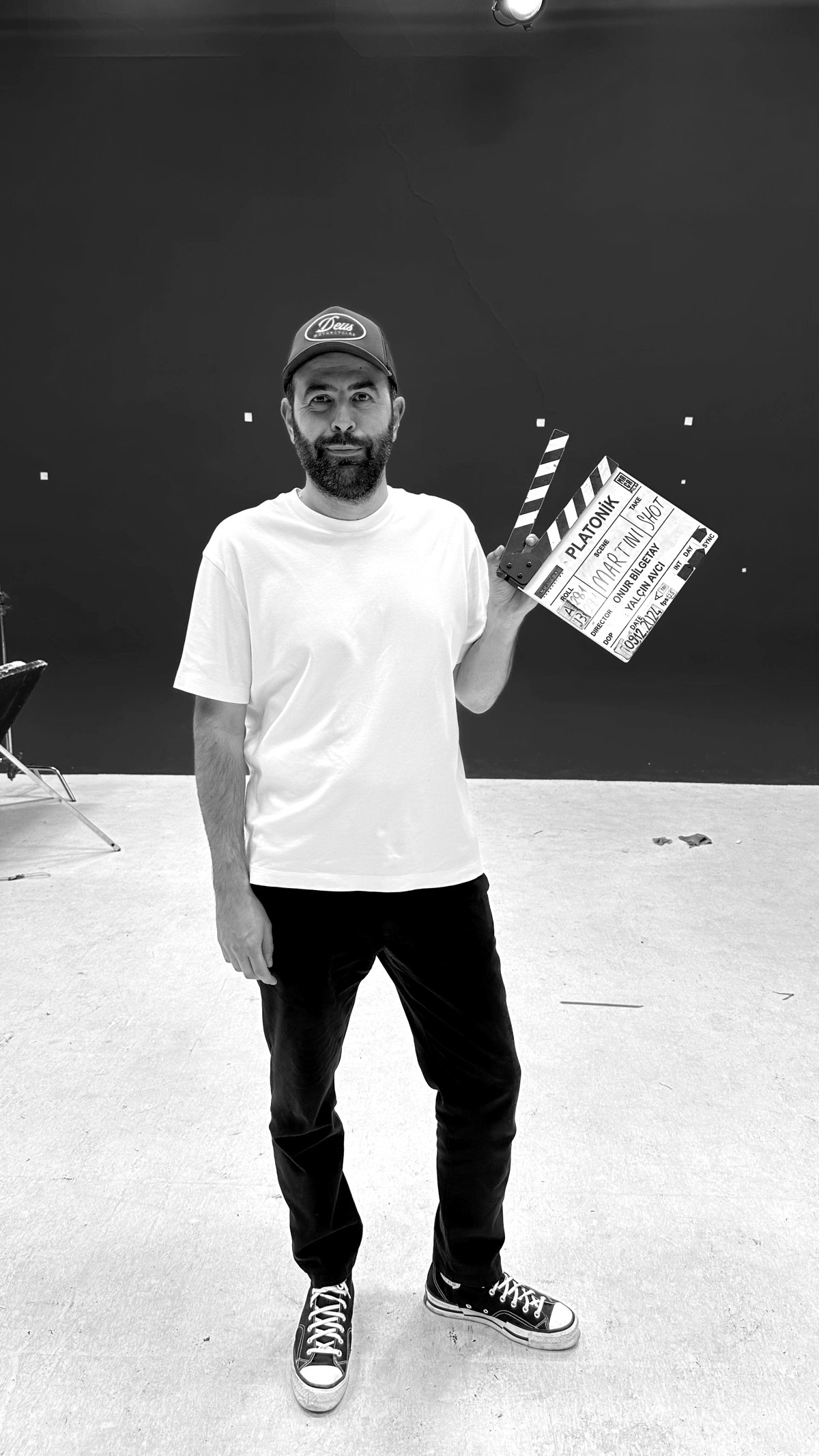 Onur Bilgetay on set, directing Platonik